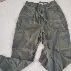 Hollister Camo Cargo Pants Size Medium
